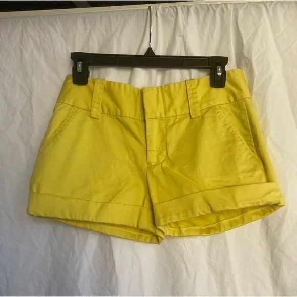 alice + olivia OLIVIA lemon JEAN SHORT Size 4 - Picture 2 of 11